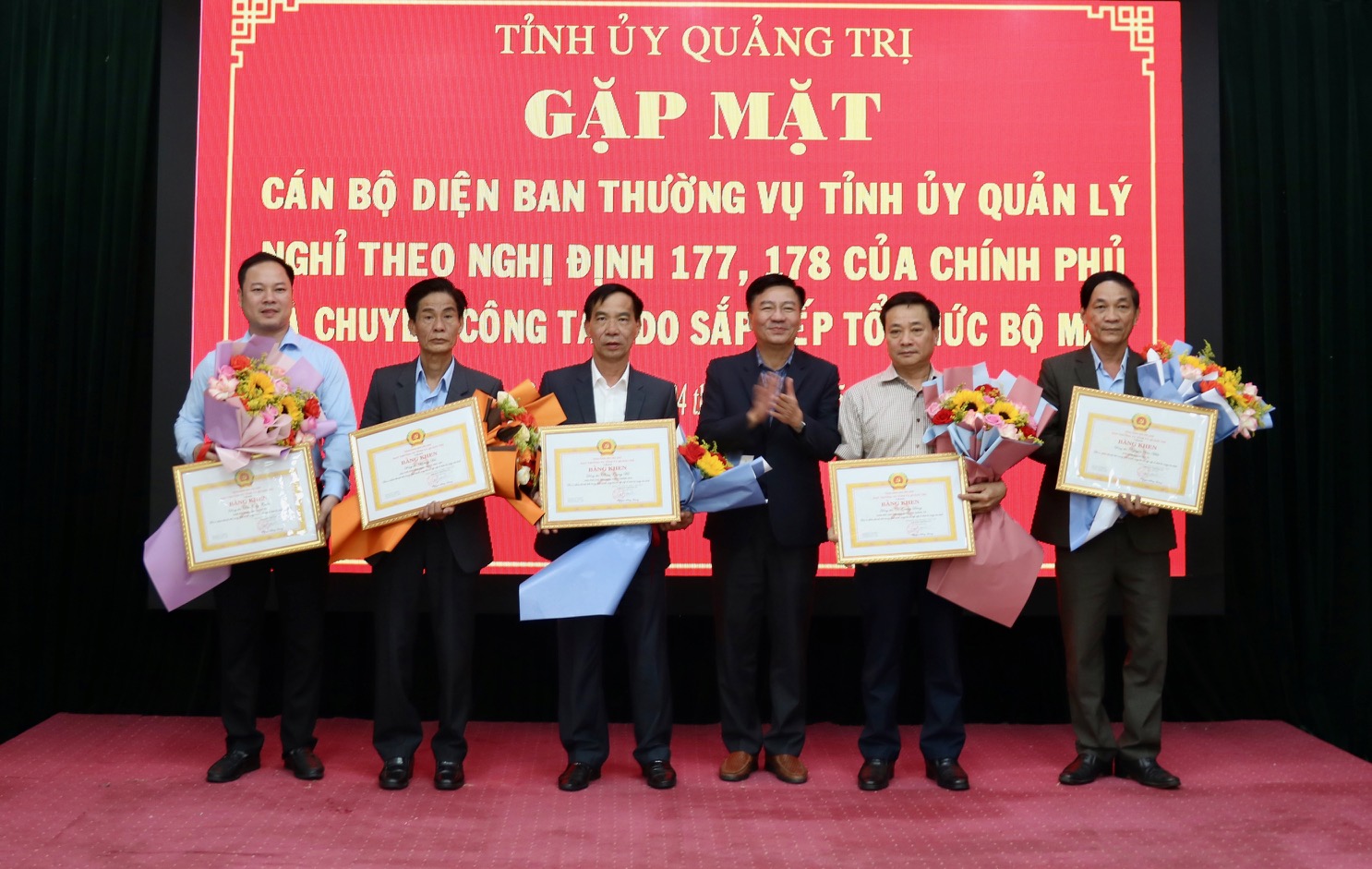 Gặp mặt cán bộ nghỉ hưu trước tuổi do tinh gọn tổ chức bộ máy