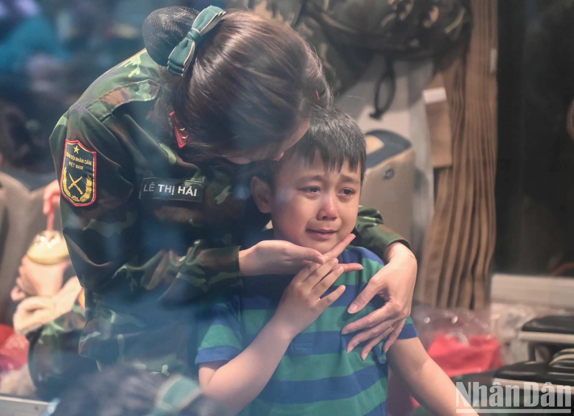 [រូបថត​] ទាហាន​រស្មី​ឡើង​រថភ្លើង​ទៅ​ទិស​ខាង​ត្បូង​ដើម្បី​ចូល​រួម​ក្នុង​ក្បួន​ដង្ហែ​ថ្ងៃ​ទី ៣០ ខែ​មេសា រូបថត ៤