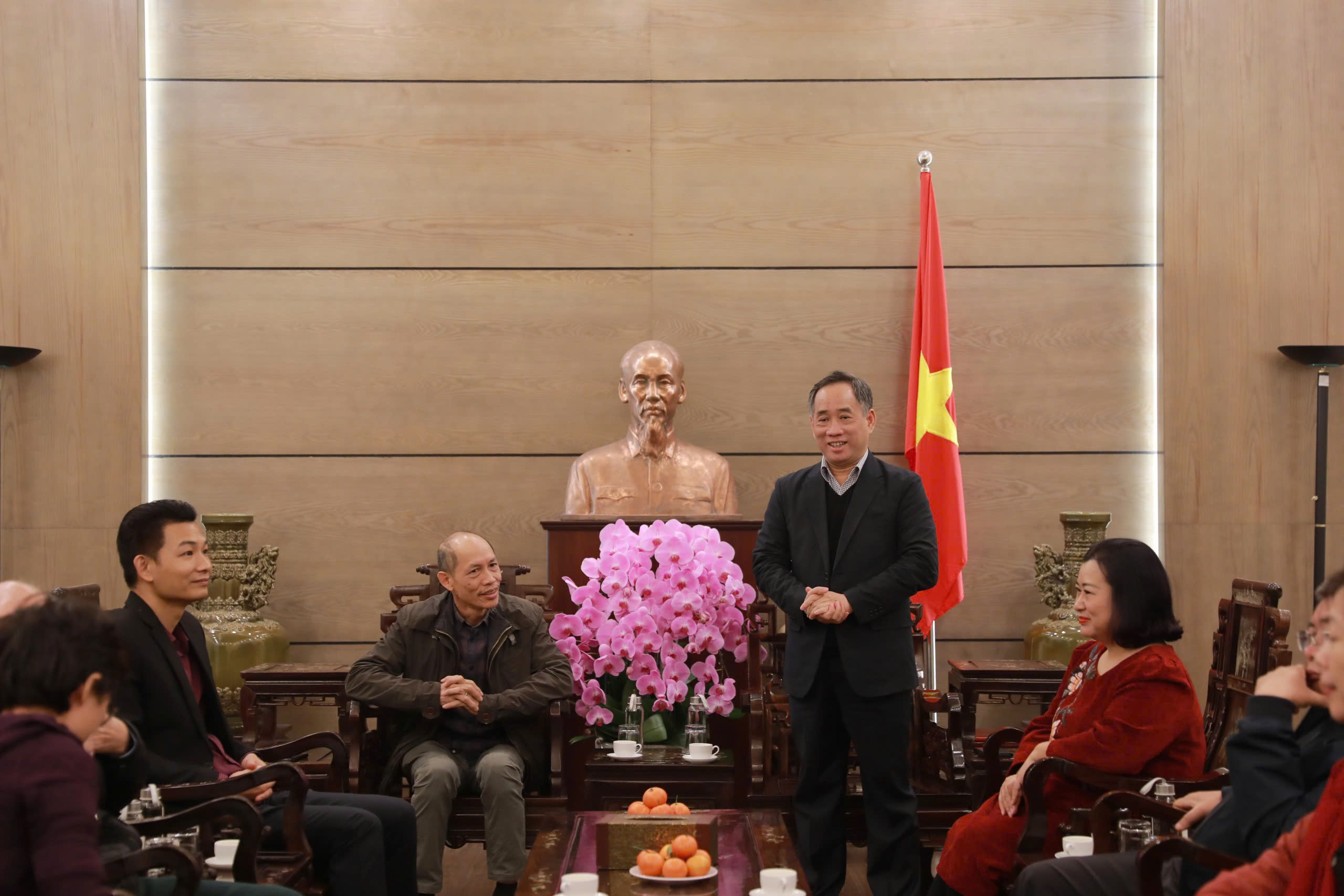 bao-tang-my-thuat-viet-nam-tiep-nhan-hai-buc-tranh-co-quy-hiem-4.jpeg