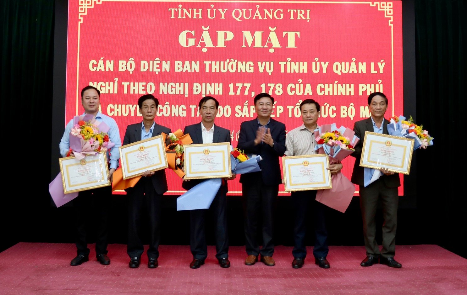 Gặp mặt cán bộ diện Ban Thường vụ Tỉnh ủy quản lý nghỉ hưu trước tuổi do tinh gọn tổ chức bộ máy