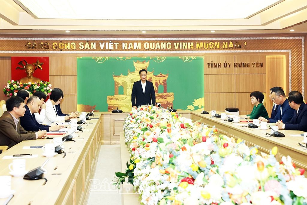 Comrade Nguyen Huu Nghia, member of the Party Central Committee, Secretary of the Provincial Party Committee spoke at the conference.