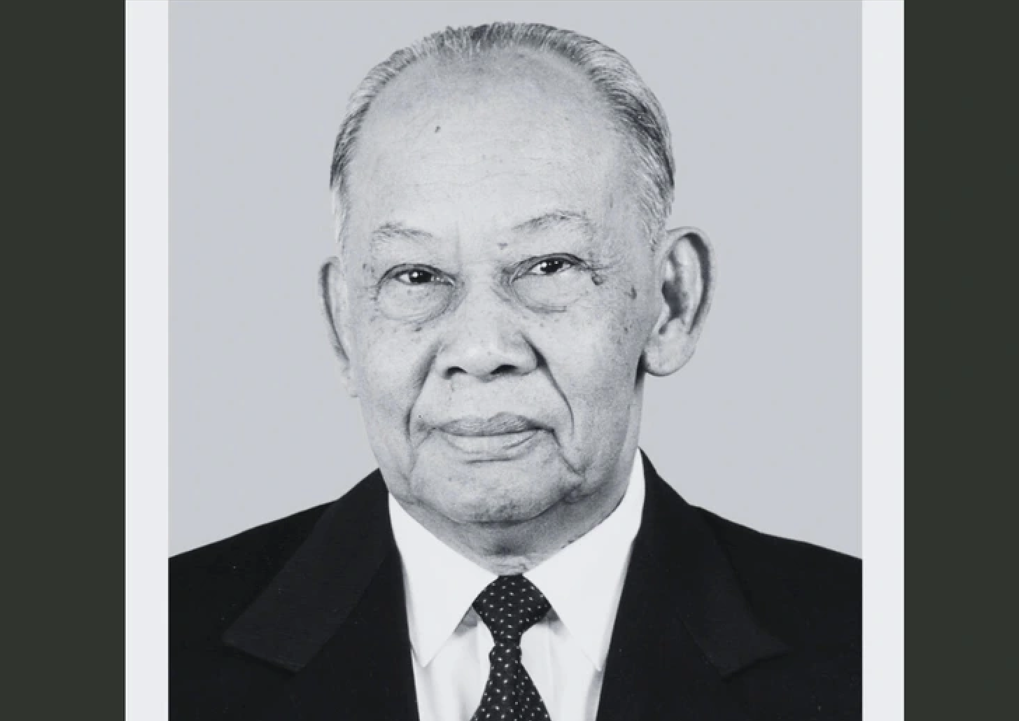 ប្រទេស​វៀតណាម​ប្រារព្ធ​ពិធី​កាន់ទុក្ខ​ជាតិ​រយៈពេល​ពីរ​ថ្ងៃ​សម្រាប់​អតីត​ប្រធាន​គណបក្ស​ឡាវ និង​លោក Khamtay Siphandone