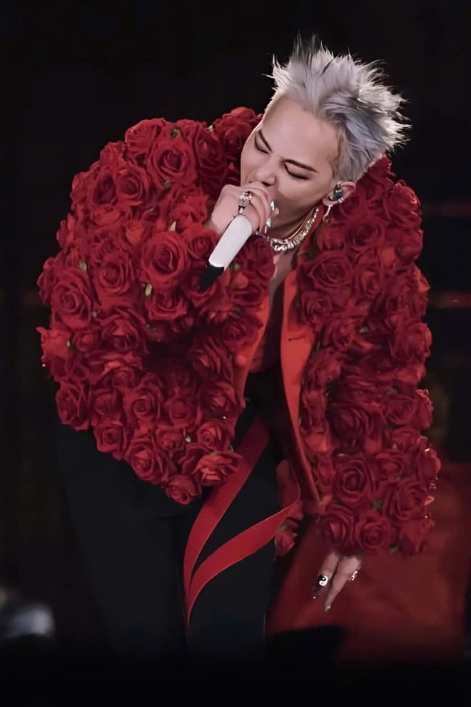 G-Dragon: Người đàn ông hiếm hoi cân đẹp mọi trang phục sến súa - 3