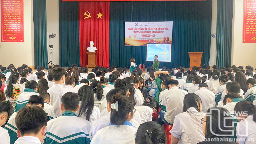  Phổ biến kiến thức pháp luật về phòng cháy, chữa cháy và cứu nạn, cứu hộ cho học sinh.
