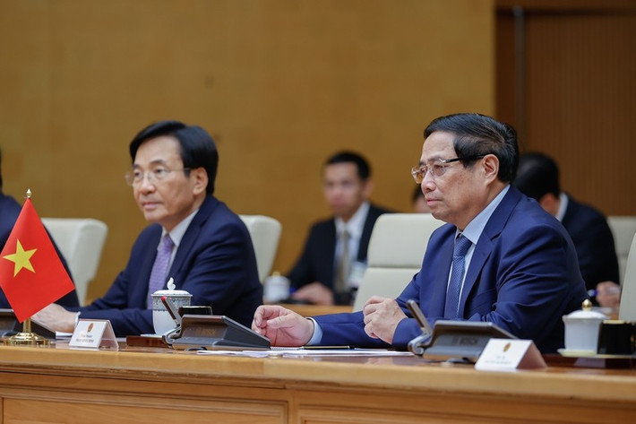 Thủ tướng Phạm Minh Chính chúc mừng những thành tựu quan trọng mà đất nước và nhân dân Burundi đã đạt được dưới sự dẫn dắt của Tổng thống Évariste Ndayishimiye. Ảnh: VGP/Nhật Bắc