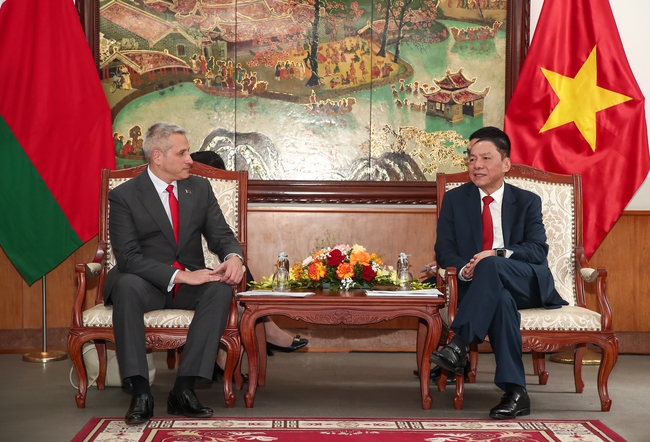 Bộ trưởng Nguyễn Văn Hùng: Thúc đẩy hợp tác văn hóa, thể thao và du lịch với Belarus theo hướng thực chất, hiệu quả - Ảnh 2.