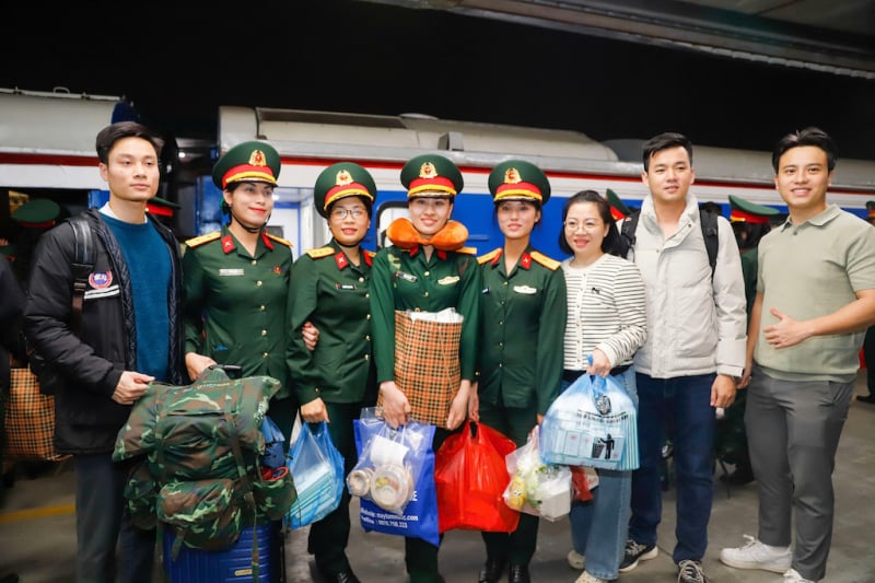 The Ministry of National Defense's parade and marching groups began marching to the South -1