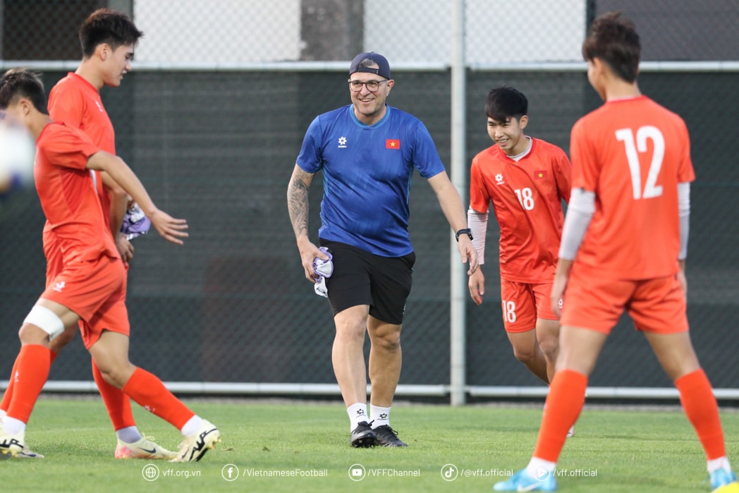 4-coach-roland.jpeg