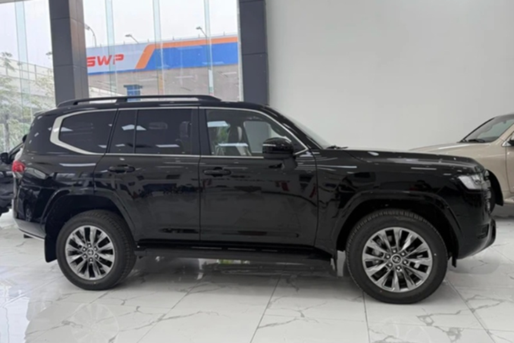 Toyota Land Cruiser 2025 « terre à terre »