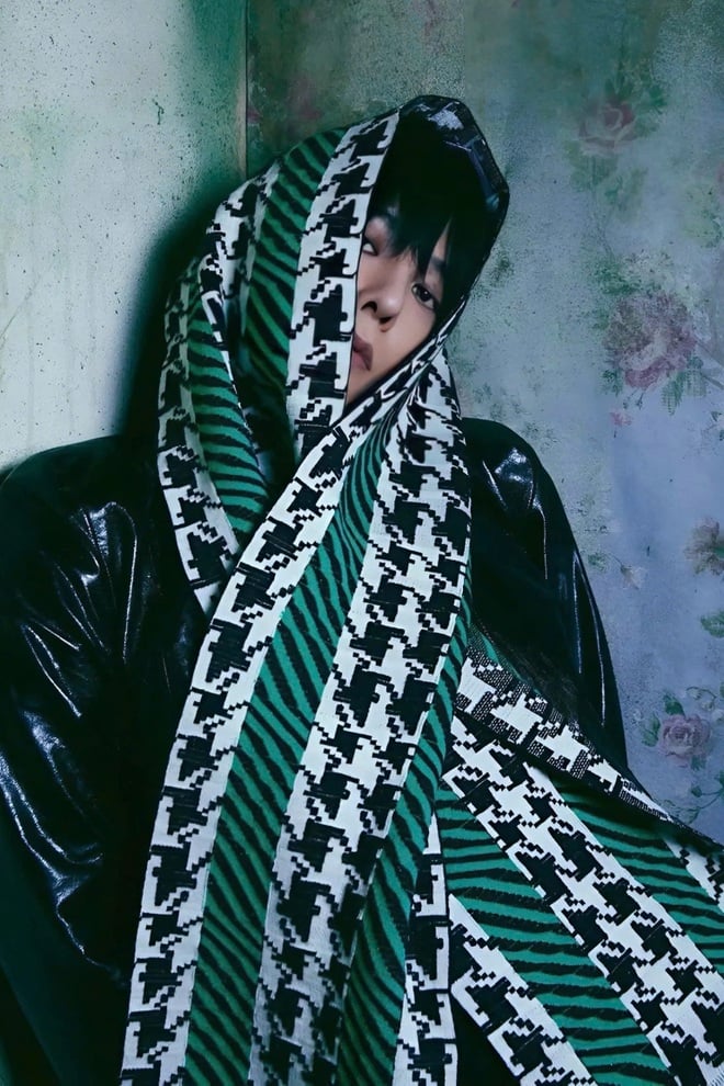 G-Dragon: Người đàn ông hiếm hoi cân đẹp mọi trang phục sến súa - 11