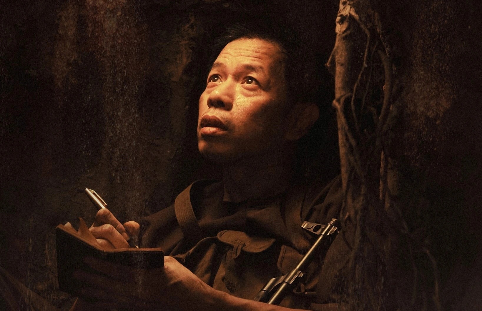The Tunnels គឺជារឿងមួយដែលត្រូវបានប្រាប់ជាមួយនឹងភាពទន់ភ្លន់ និងជម្រៅគួរឱ្យកត់សម្គាល់។