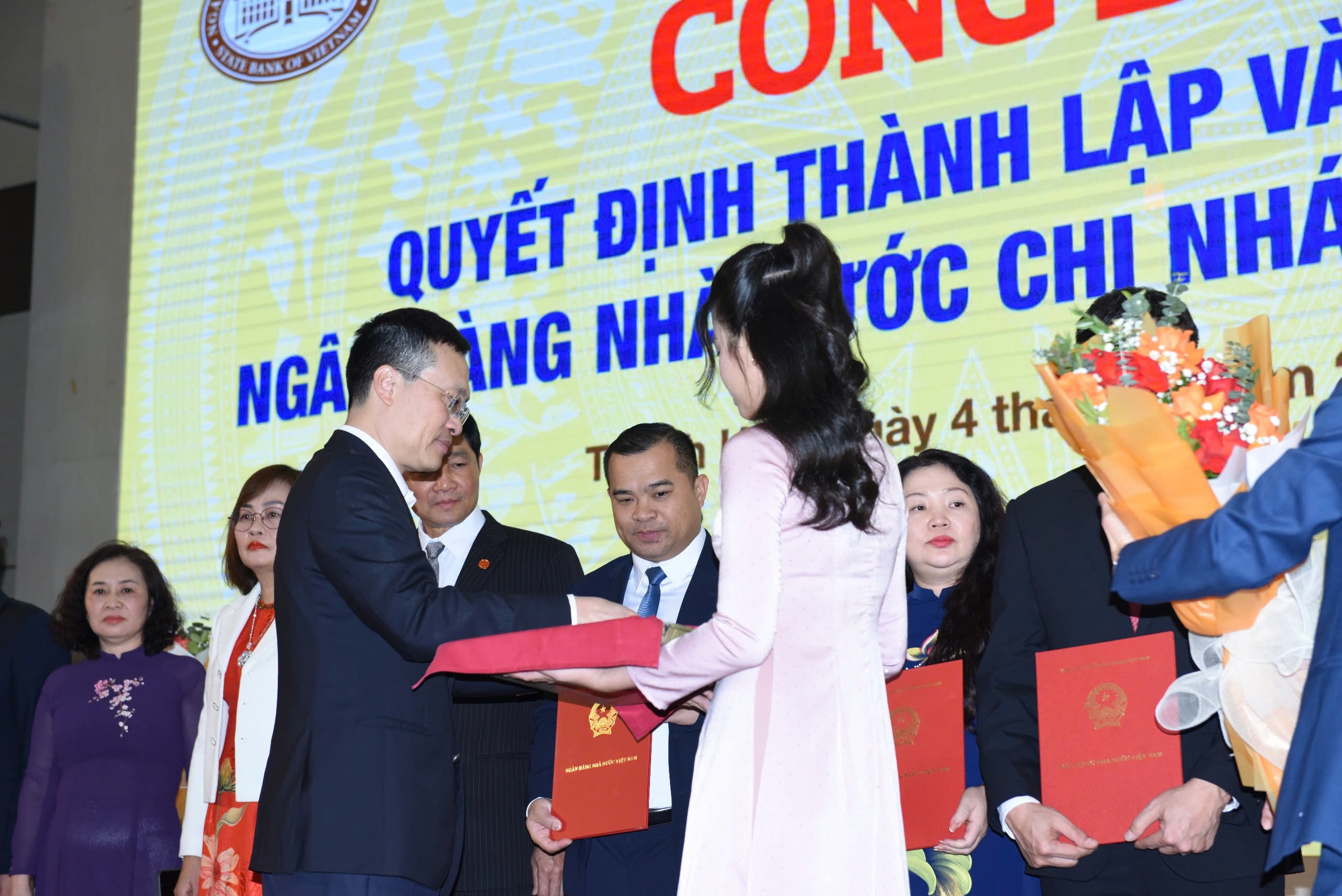 Công bố Quyết định và ra mắt NHNN Khu vực 7