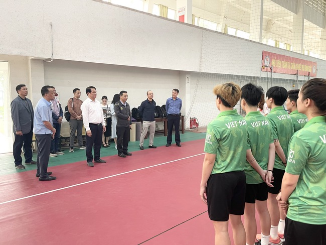 Thứ trưởng Hoàng Đạo Cương kiểm tra công tác tập luyện các đội tuyển quốc gia tham dự SEA Games 33 - Ảnh 1.