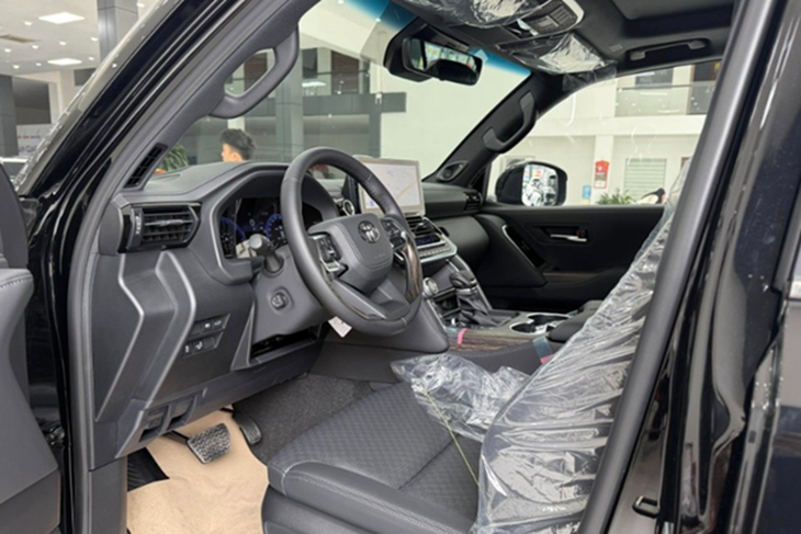 Toyota Land Cruiser 2025 « terre à terre »
