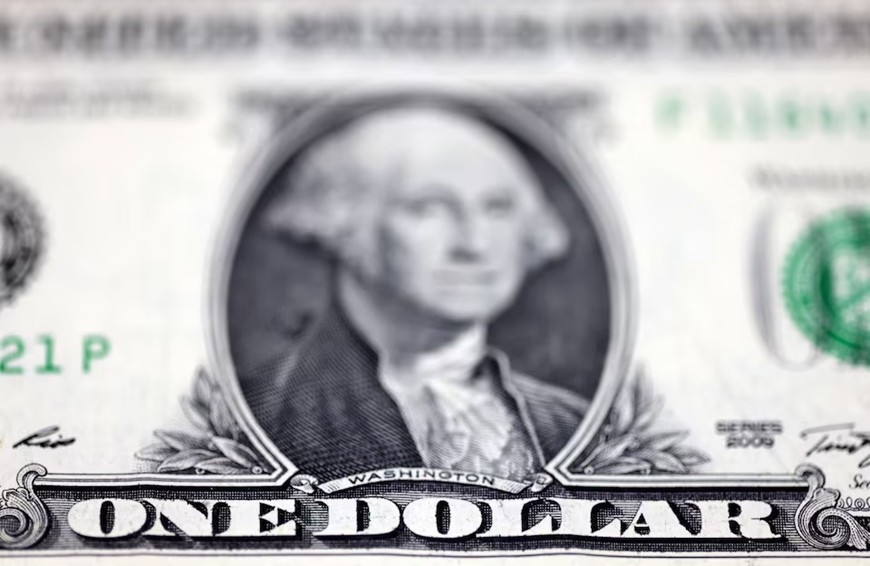  Tỷ giá USD hôm nay, 4-4: Đồng USD chìm trong sắc đỏ, chạm đáy 6 tháng. Ảnh: Reuters