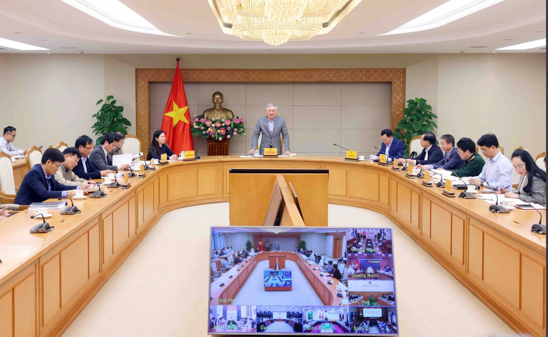 Phó Thủ tướng Thường trực Chính phủ Nguyễn Hòa Bình phát biểu kết luận tại cuộc họp. ảnh: VGP/Nguyễn Hoàng
