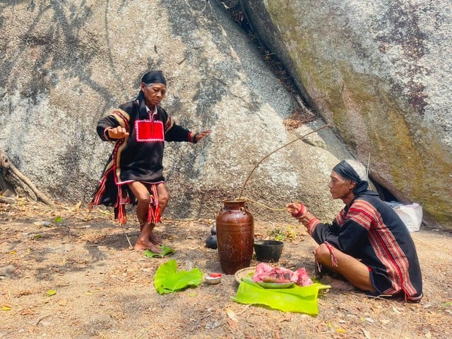 Unique intangible cultural heritage: Rain praying ceremony in Ayun Ha - Photo 1.