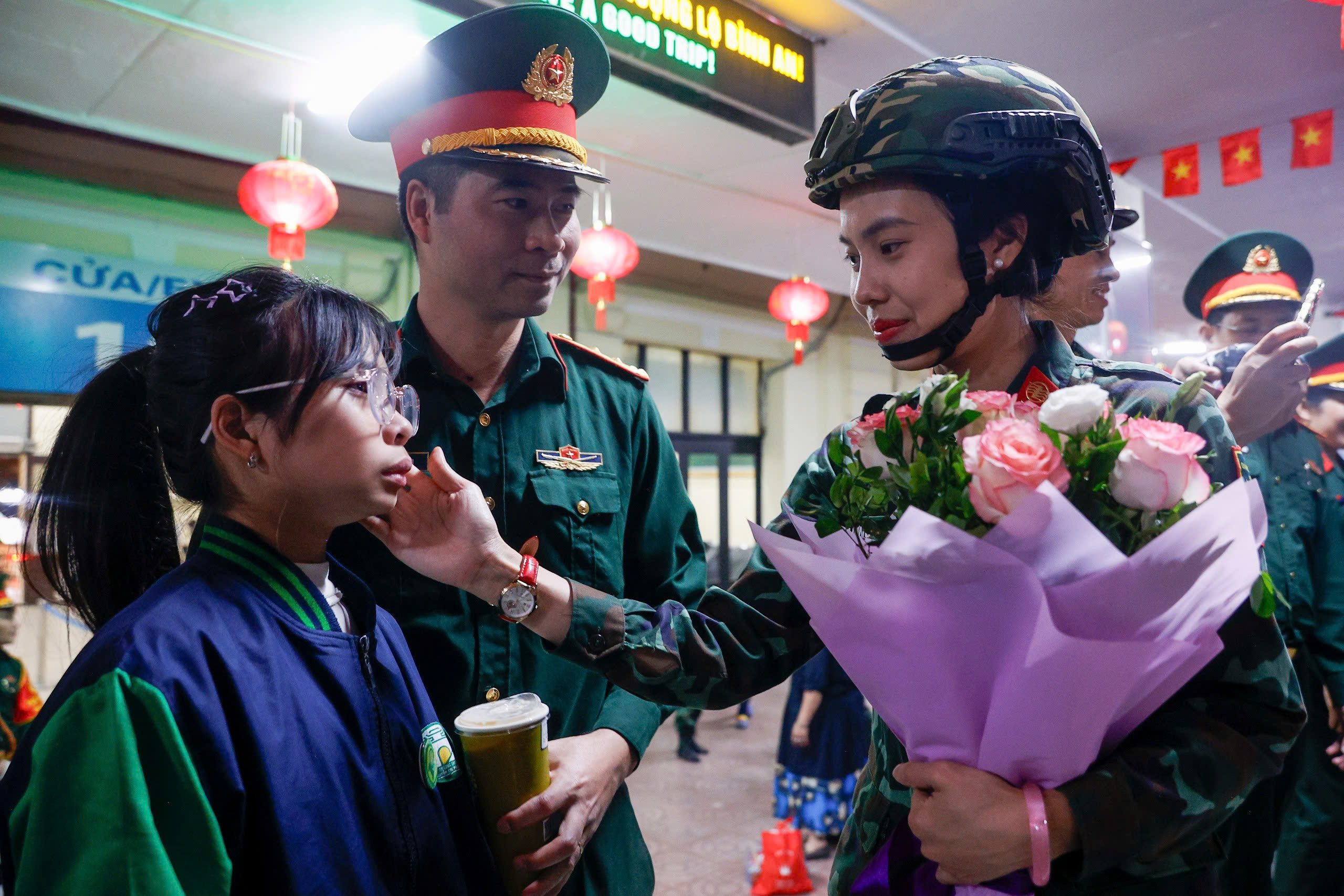 Những giọt nước mắt hạnh phúc của nữ chiến sĩ trên chuyến tàu vào Nam- Ảnh 3.