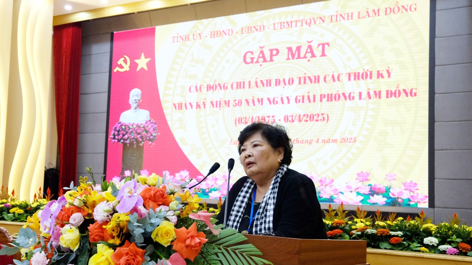 Đồng chí Lưu Thị Thanh An (thường gọi là cô Sáu An, Nguyên Bí thư Thị ủy Bảo Lộc) chia sẻ những kỷ niệm thời kỳ hoạt động trong kháng chiến