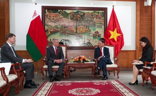 Bộ trưởng Nguyễn Văn Hùng: Thúc đẩy hợp tác văn hóa, thể thao và du lịch với Belarus theo hướng thực chất, hiệu quả - Ảnh 1.
