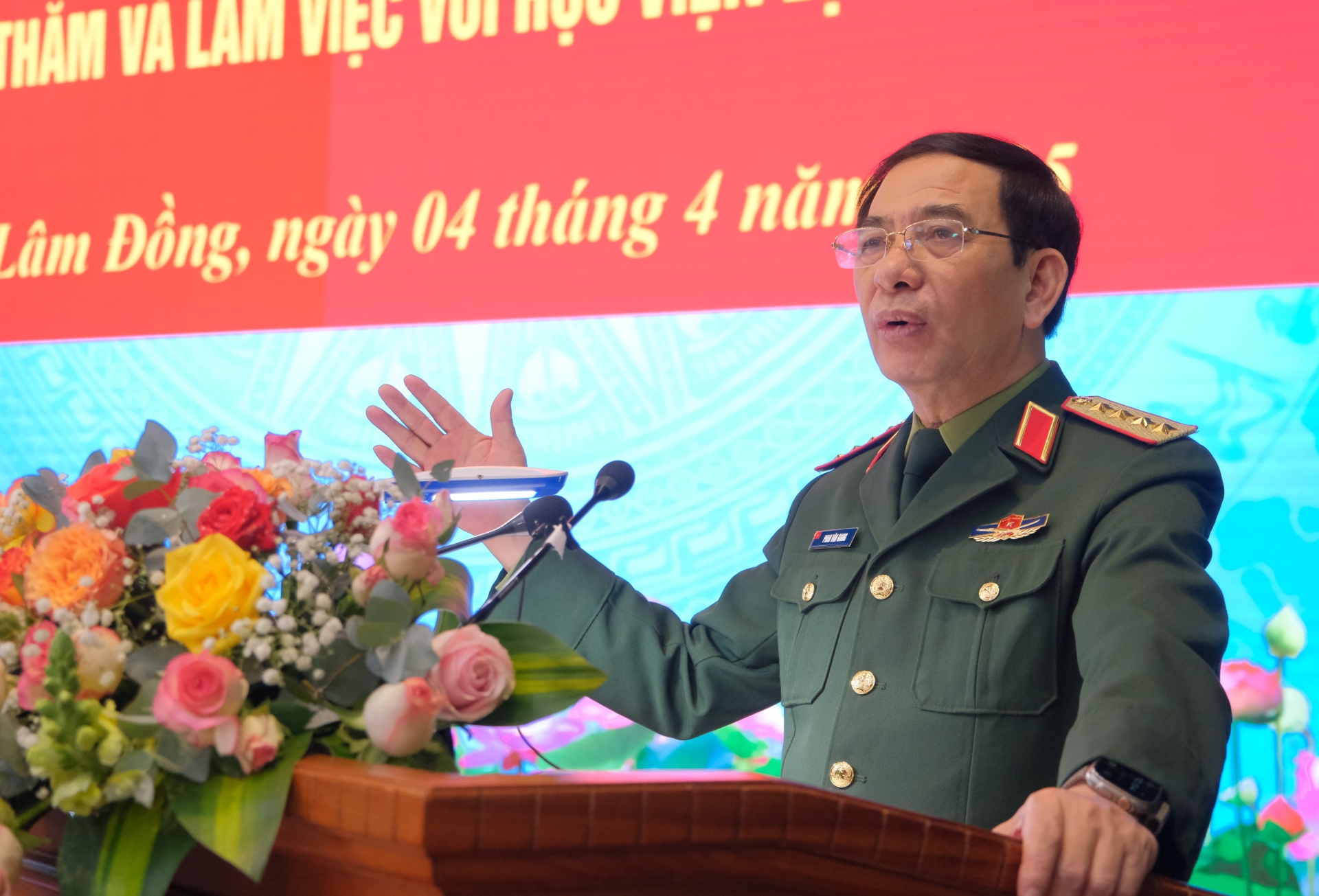 General Phan Van Giang - Member of the Politburo, Deputy Secretary of the Central Military Commission, Minister of National Defense delivered a speech at the meeting.