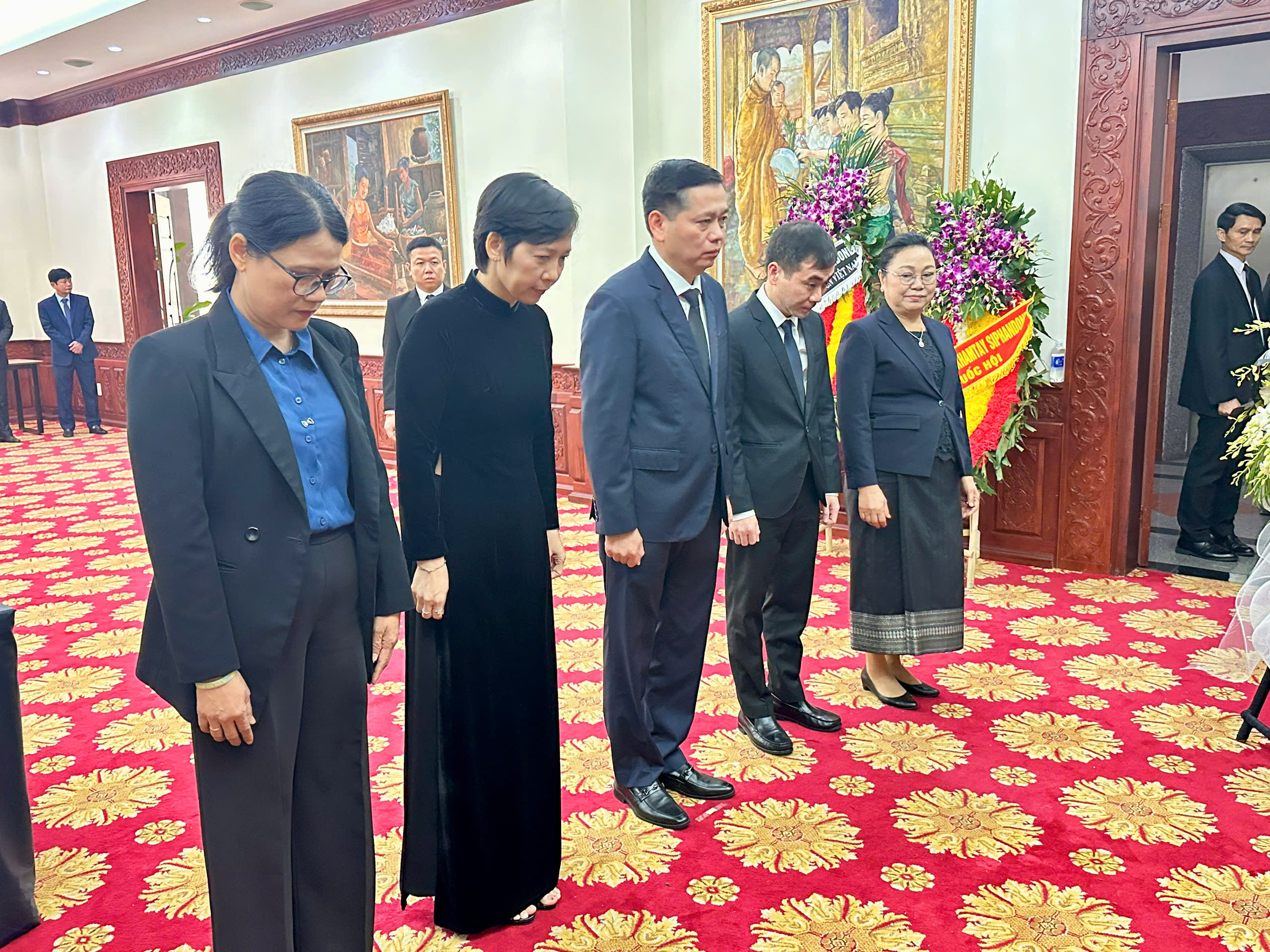 คณะผู้แทนจังหวัดกวางตรีเข้าเยี่ยมคามเตย์ สีพันดอน อดีตประธานาธิบดี สปป.ลาว