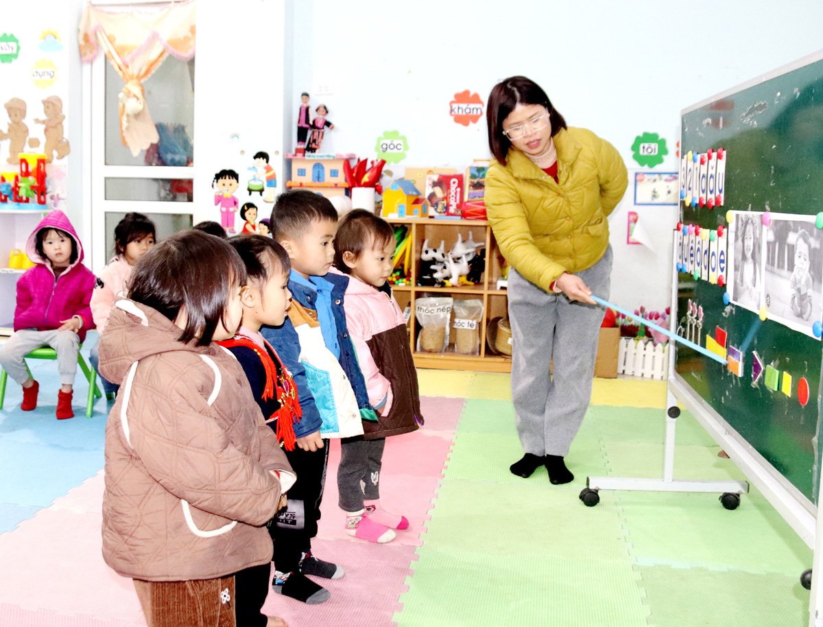 En raison du non-respect des normes en matière d'installations, l'école maternelle Ho Thau (Hoang Su Phi) n'a pas pu atteindre le niveau 1 des normes nationales au cours de la période de réévaluation.