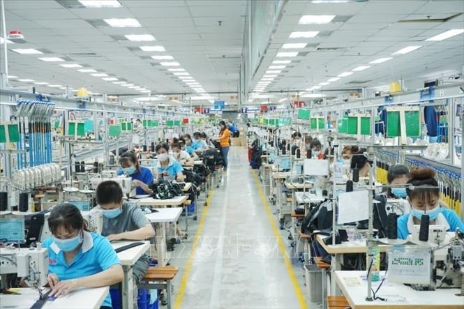 Arbeiter arbeiten in der Fabrik der Bowker Vietnam Garment Company Limited (Industriepark Dong An 1, Stadt Thuan An, Provinz Binh Duong). Foto: Duong Chi Tuong/VNA  
