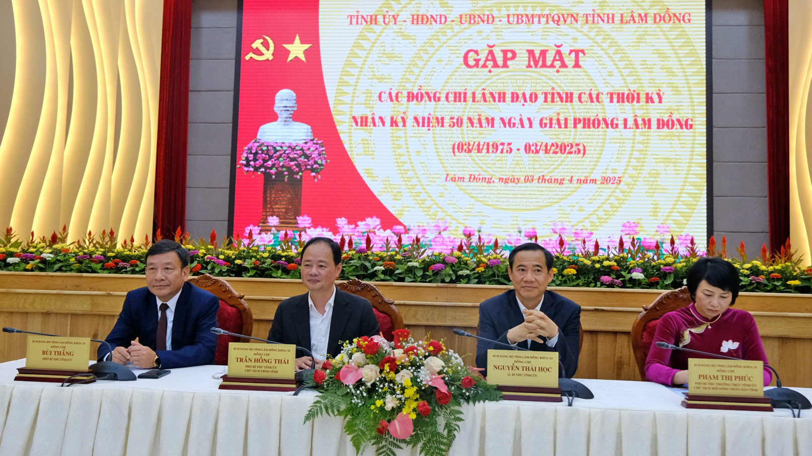Các đồng chí chủ trì buổi gặp mặt