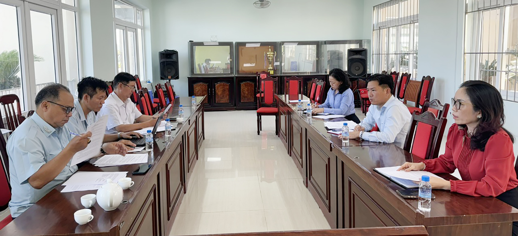 El grupo de trabajo del Departamento de Cultura, Deportes y Turismo trabajó con el Departamento de Cultura, Ciencia e Información del distrito de Xuyen Moc en los preparativos para recibir a los turistas durante las vacaciones del 30 de abril.