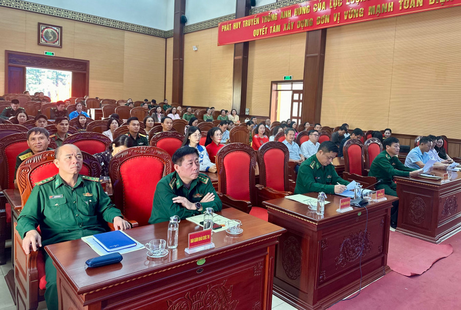 cac-dai-bieu-tham-du-le-trao-giai-anh-ha-duy.jpg