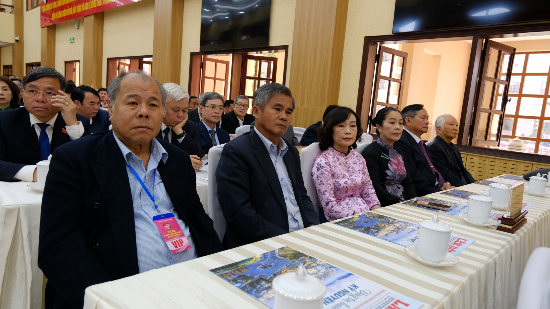 Các đồng chí lãnh đạo tỉnh qua các thời kỳ tham dự buổi gặp mặt