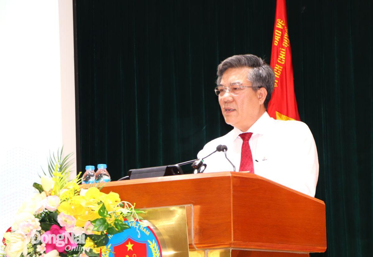 Vice Chairman of the Provincial People's Committee Duong Minh Dung spoke at the conference. Photo: Ngoc Lien