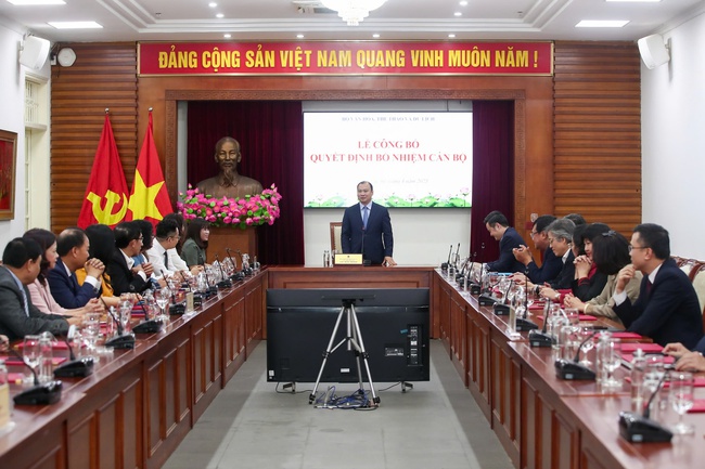 Bộ VHTTDL công bố và trao các quyết định về công tác cán bộ - Ảnh 1.