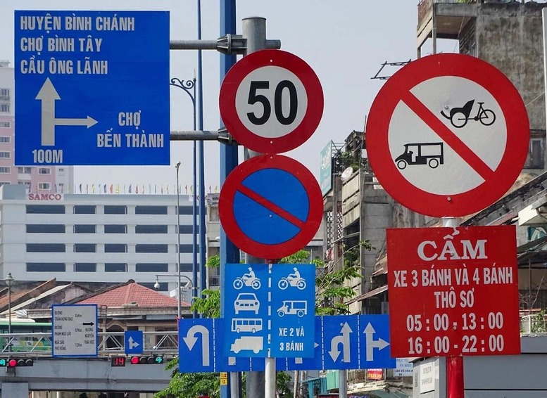 Trong tháng 4 phải xử lý dứt điểm các bất cập của hệ thống đèn tín hiệu, biển báo giao thông- Ảnh 1.