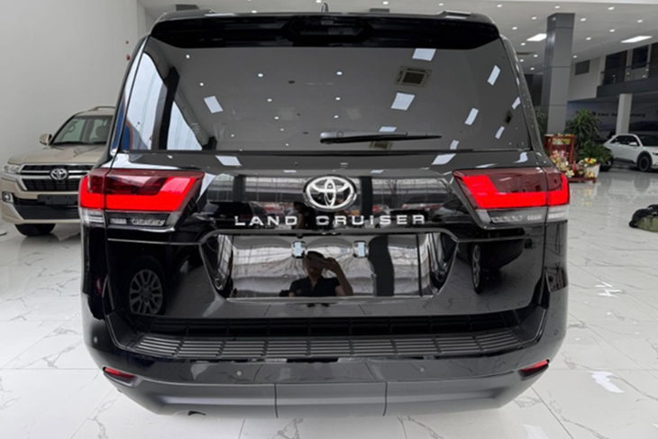 Toyota Land Cruiser 2025 « terre à terre »