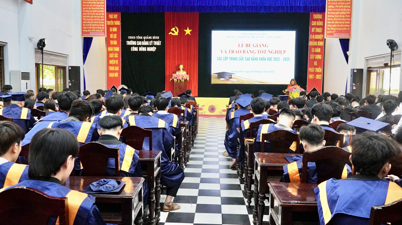 ទិដ្ឋភាពពិធីបិទ។