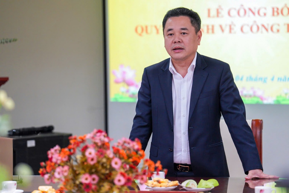 Phó Thống đốc NHNN Nguyễn Ngọc Cảnh phát biểu giao nhiệm vụ đối với  Quyền Vụ trưởng Vụ HTQT