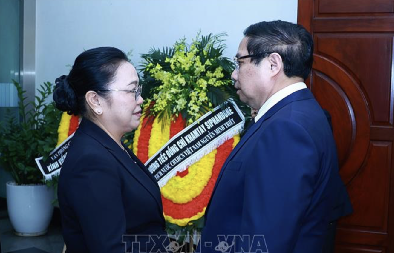 Thủ tướng Phạm Minh Chính viếng đồng chí Khamtay Siphandone