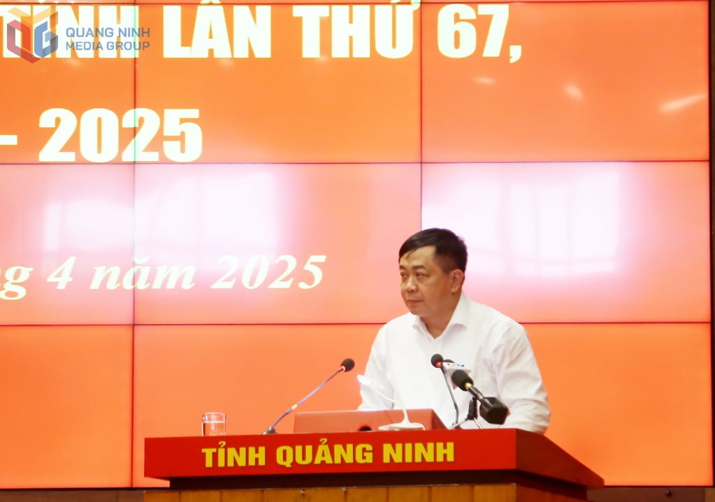 Đồng chí Mai Vũ Tuấn, Bí thư Thành ủy Uông Bí phát biểu tham luận tại hội nghị.