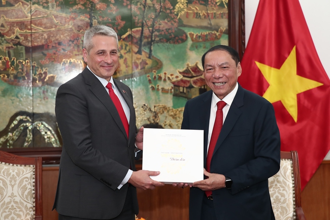 Bộ trưởng Nguyễn Văn Hùng: Thúc đẩy hợp tác văn hóa, thể thao và du lịch với Belarus theo hướng thực chất, hiệu quả - Ảnh 3.