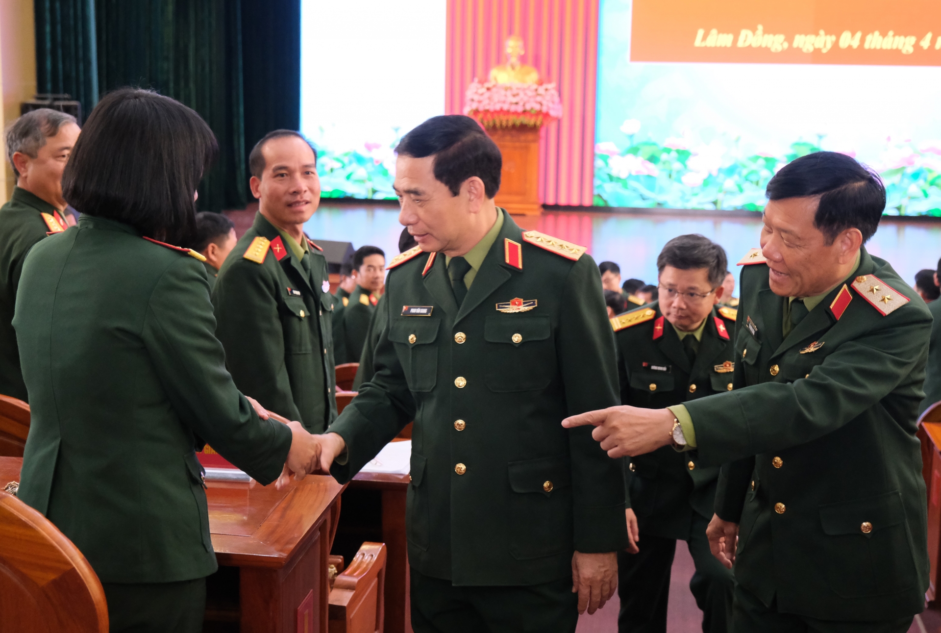 General Phan Van Giang - Minister of National Defense inquired about the situation of the
