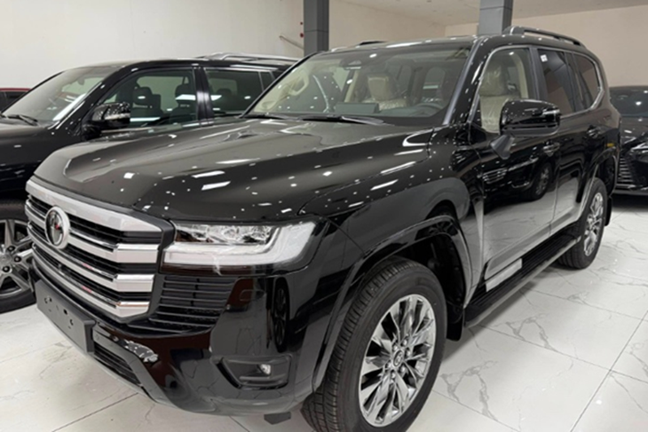 Toyota Land Cruiser 2025 « terre à terre »
