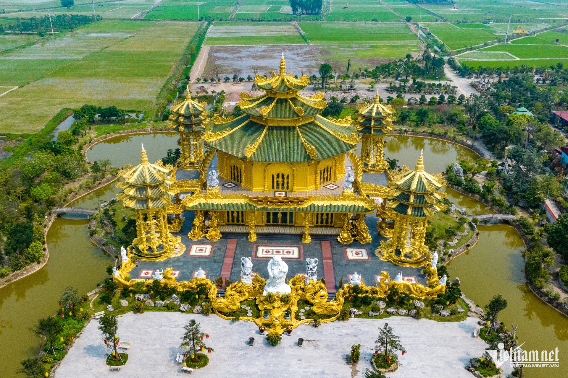 W-golden land_2.jpg