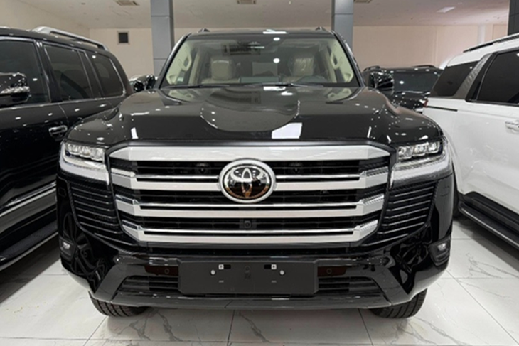 Toyota Land Cruiser 2025 « terre à terre »