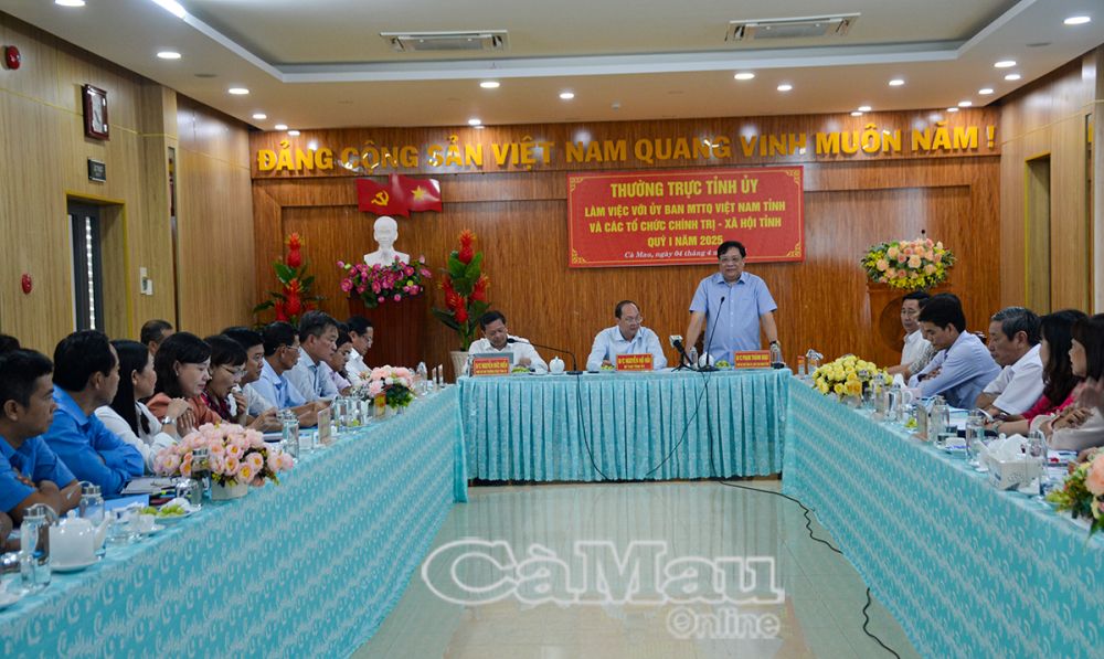 การประชุมครั้งนี้มีเลขาธิการพรรคประจำจังหวัดเหงียนโฮไห่เป็นประธาน นายเหงียน ดึ๊ก เฮียน รองเลขาธิการคณะกรรมการพรรคประจำจังหวัด รองเลขาธิการคณะกรรมการพรรคประจำจังหวัด ประธานคณะกรรมการประชาชนประจำจังหวัด นาย Pham Thanh Ngai