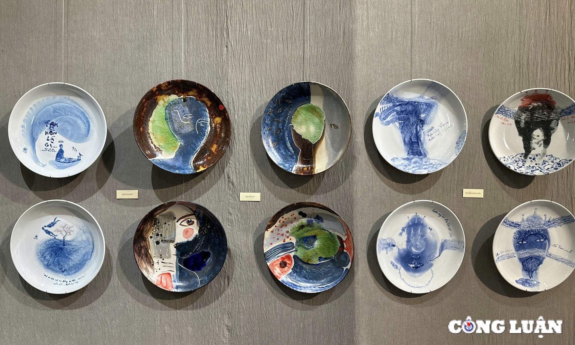 Admire the greeting card products of 42 artists at Hoa Hinh 4