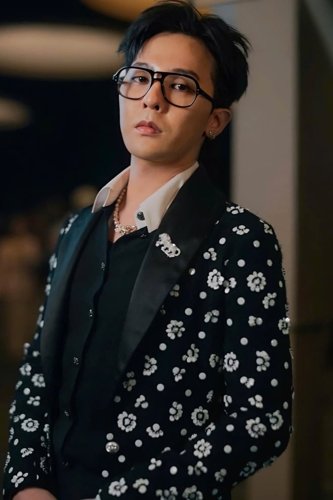 G-Dragon: Người đàn ông hiếm hoi cân đẹp mọi trang phục sến súa - 6
