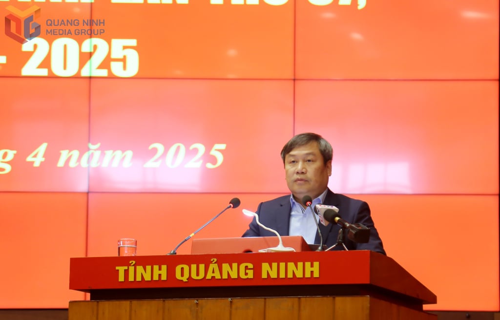 Đồng chí Vũ Đại Thắng, Ủy viên Trung ương Đảng, Bí thư Tỉnh ủy, phát biểu chỉ đạo tại hội nghị.