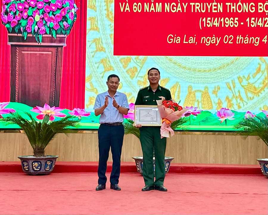 giai-nhat-ca-nhan-cua-cuoc-thi-duoc-trao-cho-dong-chi-hoang-minh-hai-phong-chinh-tri-bo-chi-huy-bdbp-tinh-anh-ha-duy.jpg